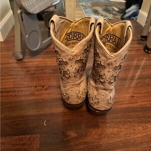 Corral Women's Embellished white Boots